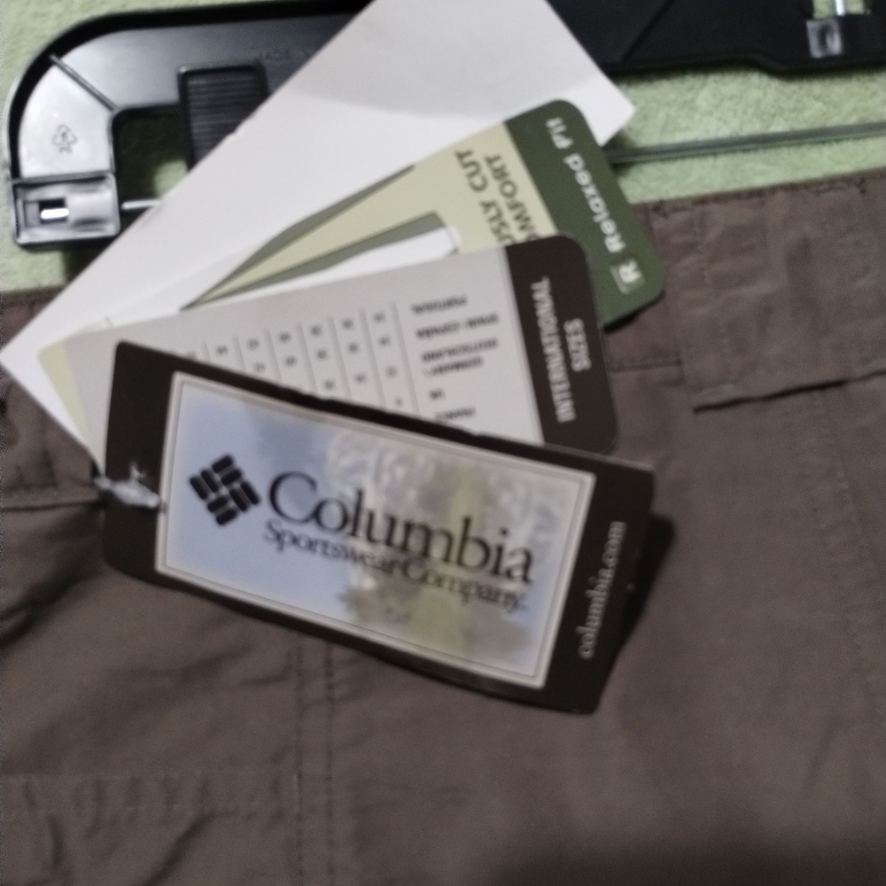 NWT Women's Columbia Shorts Khaki, Large